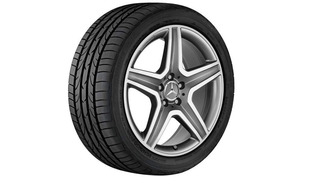 Cerchio AMG a 5 razze, 48,3 cm (19 pollici), lucido, GLA, 235/45 R19/, grigio titanio, A15640106007X21 Cerchio AMG a 5 razze, 48,3 cm (19 pollici), lucido, GLA, 235/45 R19/, grigio titanio, A15640106007X21
