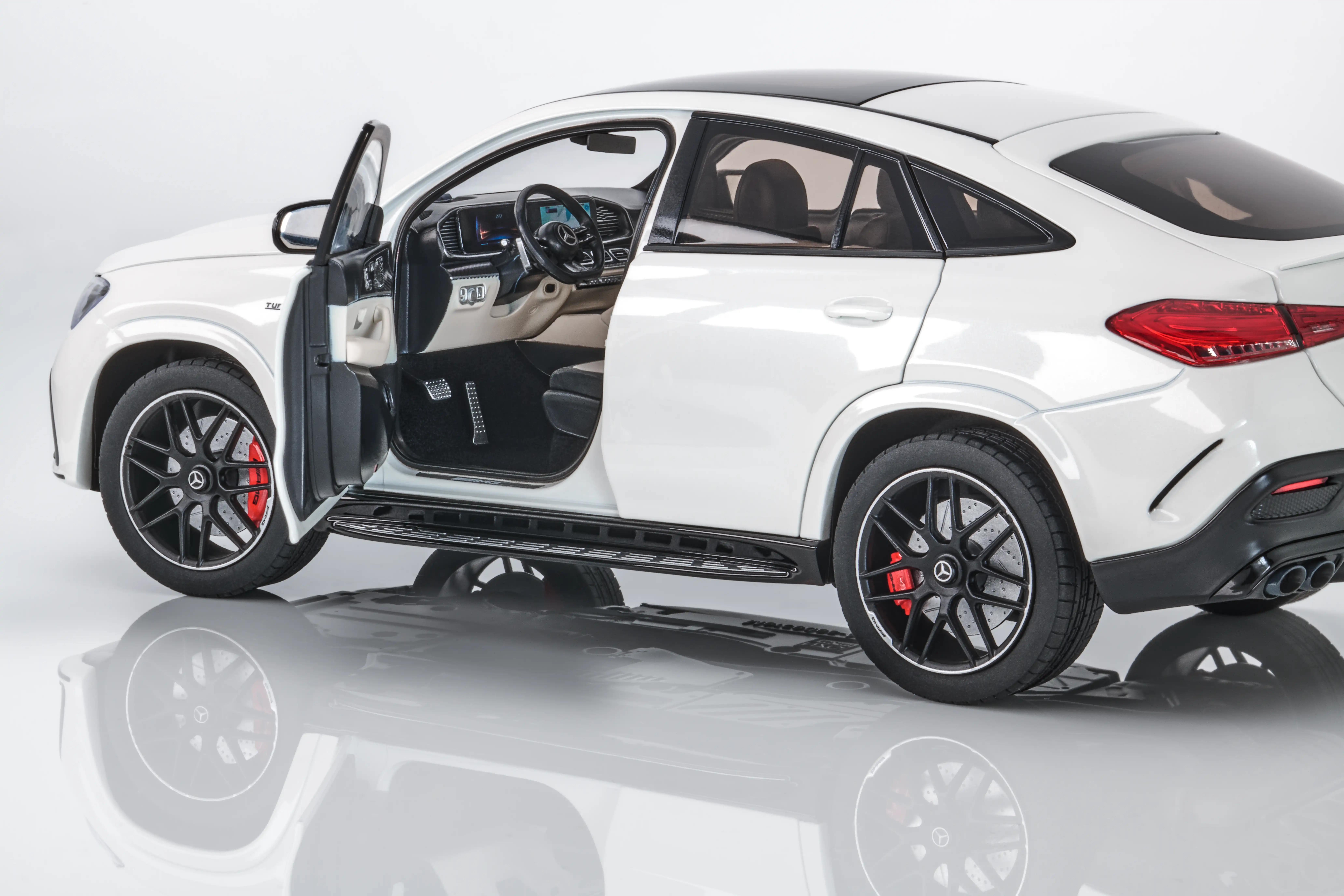 Mercedes-AMG GLE 53e, Coupé, C167, MANUFAKTUR opalithweiß magno, NZG, 1:18, B66961522