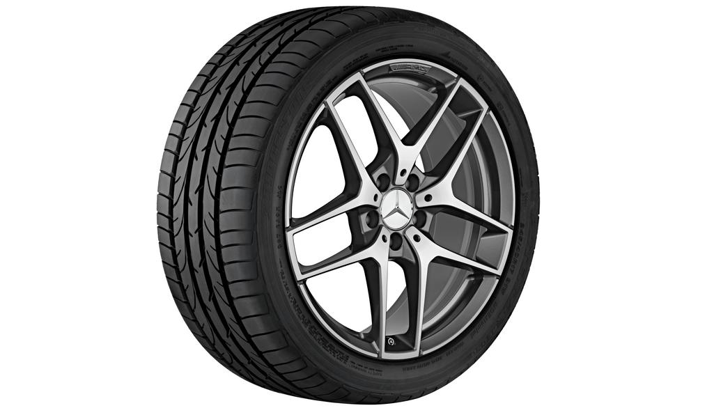 Cerchio AMG a 5 doppie razze, 48,3 cm (19 pollici), lucido, GLA, 235/45 R19/, grigio titanio, A15640130007X21 Cerchio AMG a 5 doppie razze, 48,3 cm (19 pollici), lucido, GLA, 235/45 R19/, grigio titanio, A15640130007X21
