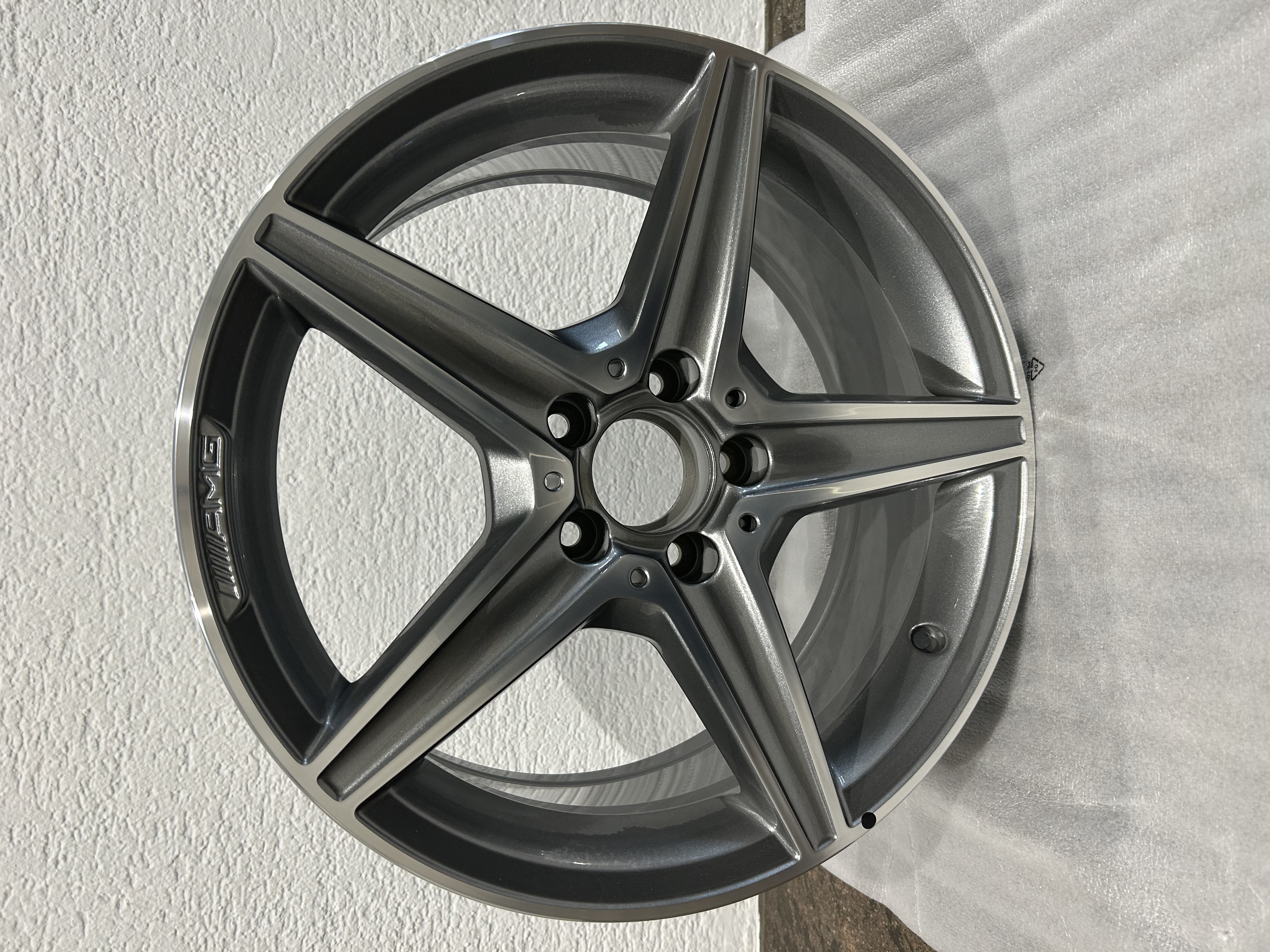 AMG 5-Speichen-Rad, 45,7 cm (18 Zoll), *B-WARE*, glanzgedreht, C-Klasse, 225/45 R18/, titangrau, A20540111007X21 Kopie