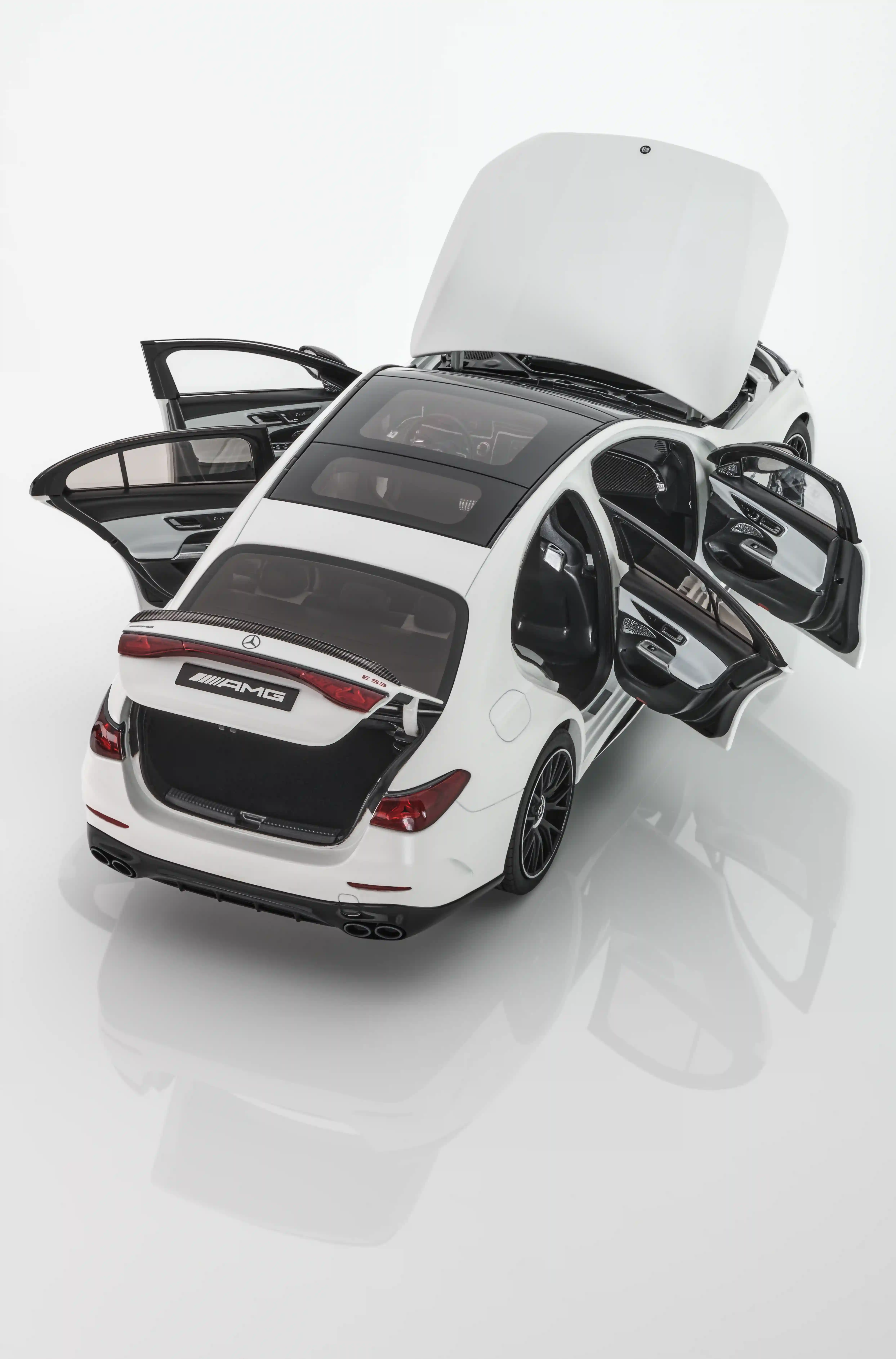 Modellauto: Mercedes-AMG E 53, Hybrid, 4MATIC+, W214, opalithweiß magno, NZG, 1:18, B66961526
