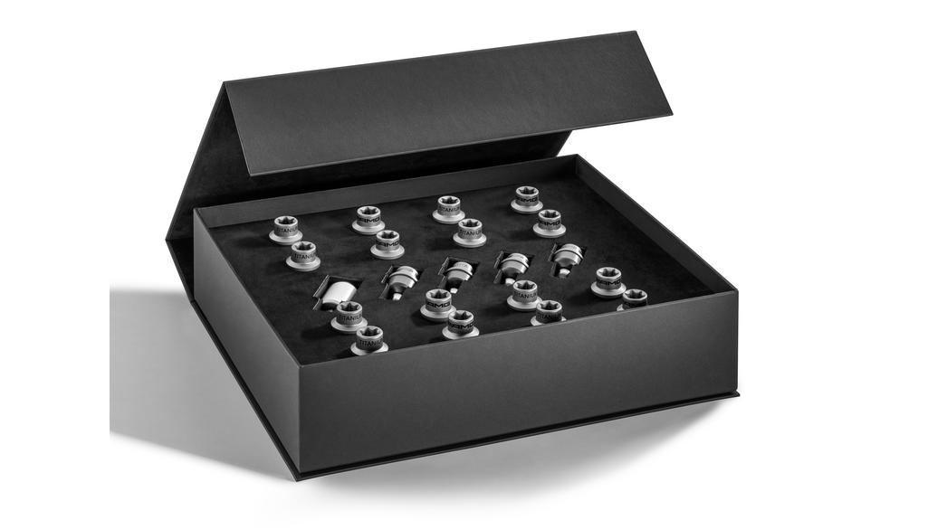 Perni ruota AMG, ottimizzati per il peso, (incl. CLA/ AMG GT/ SL), grigio titanio, B66030024