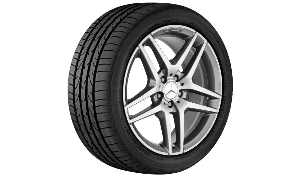 Cerchio AMG a 5 doppie razze, 45,7 cm (18 pollici), lucido, Classe E, 245/40 R18/, grigio titanio, A21240103007X21 Cerchio AMG a 5 doppie razze, 45,7 cm (18 pollici), lucido, Classe E, 245/40 R18/, grigio titanio, A21240103007X21