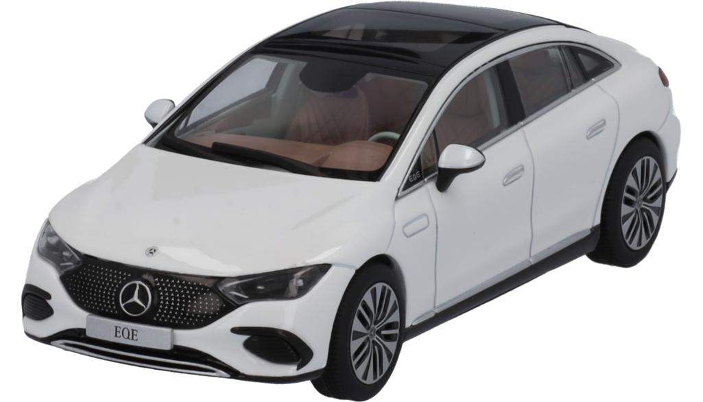 EQE, Limousine, Electric Art Line, V295, EQE, opalithweiß, B66961106
