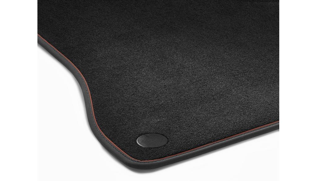 Set tappetini Velours, 4 pezzi, pacchetto Exclusive P34, Classe S, nero, marrone terra di Siena, A22368004068W60 Set tappetini Velours, 4 pezzi, pacchetto Exclusive P34, Classe S, nero, marrone terra di Siena, A22368004068W60